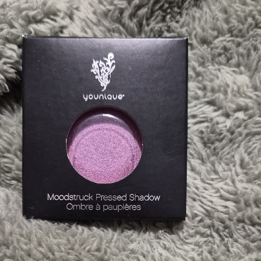 Younique Moodstruck Pressed Shadow - Purple